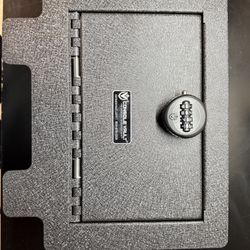 Chevrolet Silverado 1500 Full Floor Center Console Truck Safe: 2019 - 2021