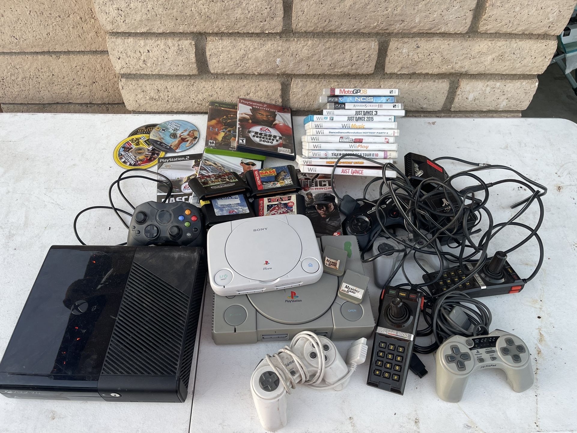 Game Stuff PlayStation Xbox 360 Wii Controllers 