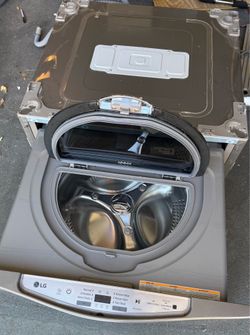 LG SideKick Pedestal Washer – Model F70E2UDNK1
