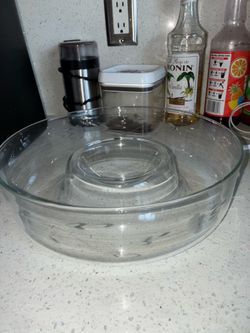Plato o molde de Princess House, que puede ser usado para diferentes opciones como hacer una gelatina poner unos snacks con aderezo en medio puede ser