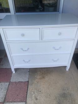 Dresser