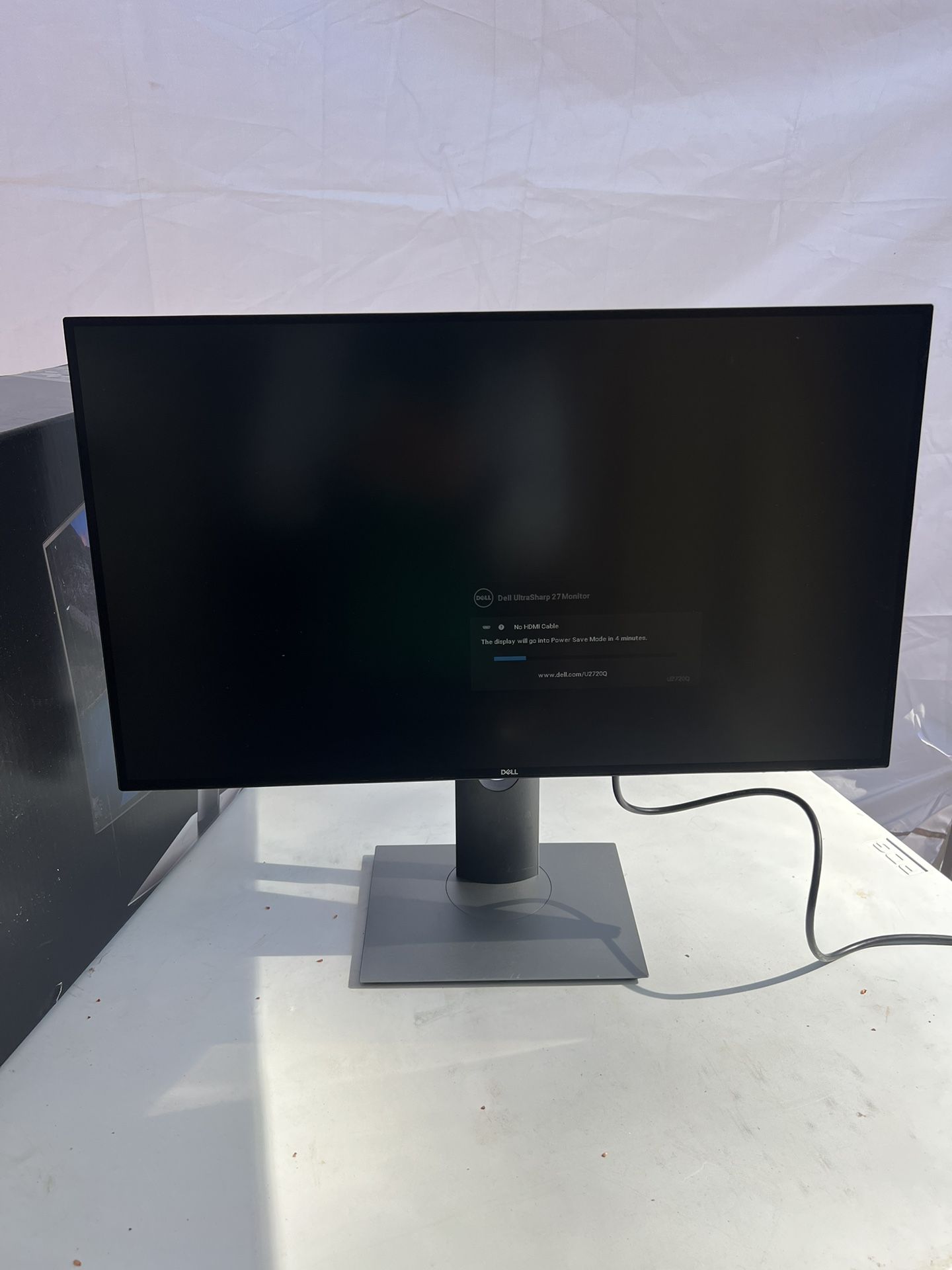 Dell UltraSharp U2720Q 27 Inch 4K UHD 3840x2160 LED Backlit LCD IPS USBC Monitor