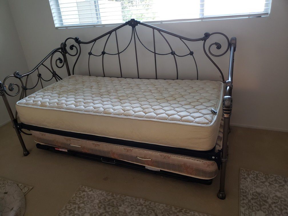 Swlling a Trendel twin bed in excellent condition. Comes with both mattresses. Mattress are nice in clean. Asking $120 Firm