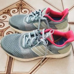 Womens Adidas Ultraboost Sneakers Size 7