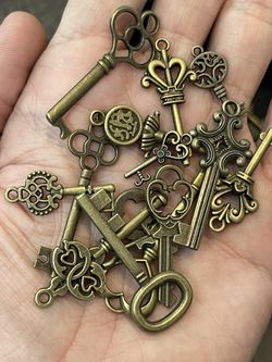 20 Miniature Assorted Fantasy Keys
