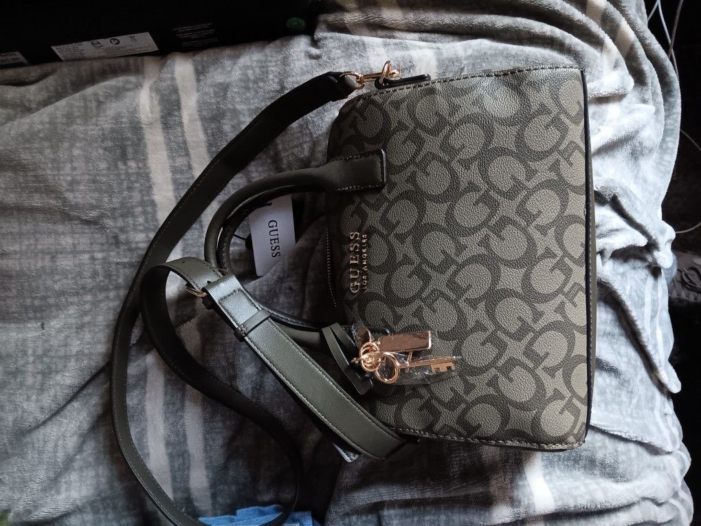 New Guess purse 