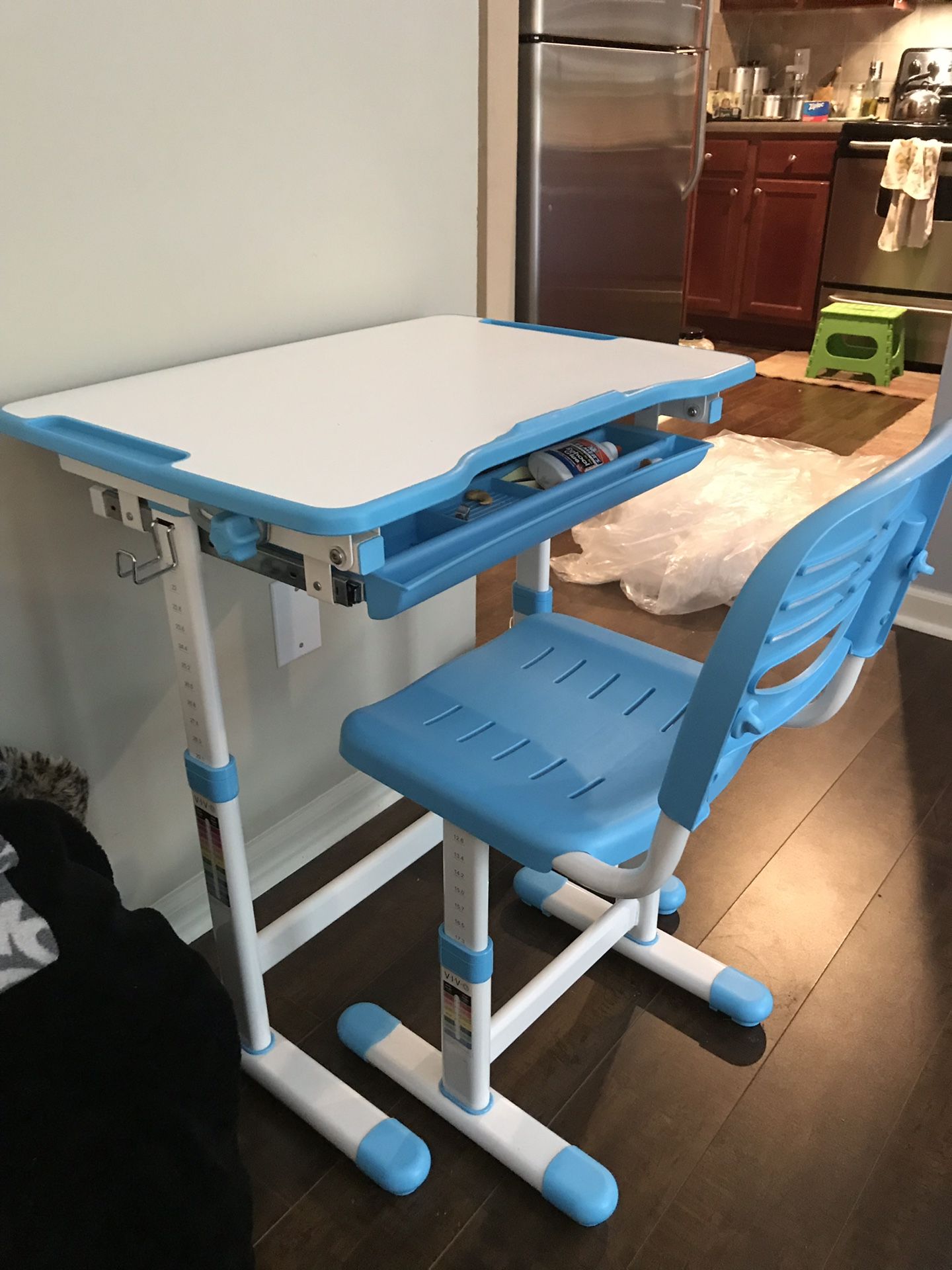 Vivo kids adjustable desk