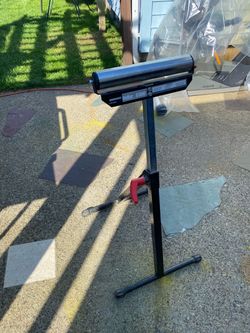 Roller stand. Soporte de rodillo