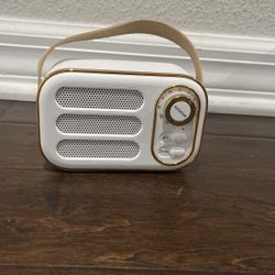 Decor: Vintage Radio 