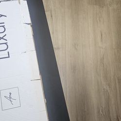 LUXURY LVT PLANK