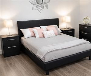 Queen bed , Queen mattress and 2 Nightstands  - Colchon queen , cama queen y 2 Mesitas de noche