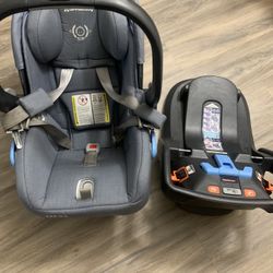Uppa Baby Mesa Infant Car seat And Base 