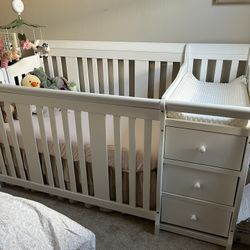 Crib w/changing table