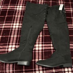 NWT Size 9 Women’s Express Black Suede Boots