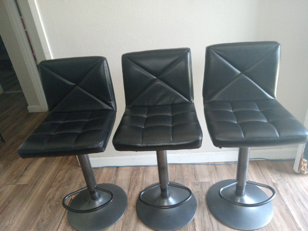 Bar stools & chairs
