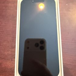 unlocked iPhone 13, perfect condition, under warranty 