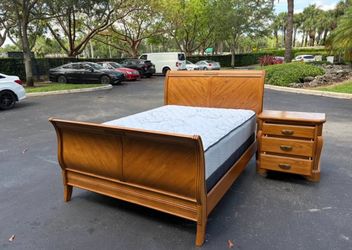 Beautiful Bed Frame Queen Size Real Wood, Box Spring, Mattress and Nightstand Like New