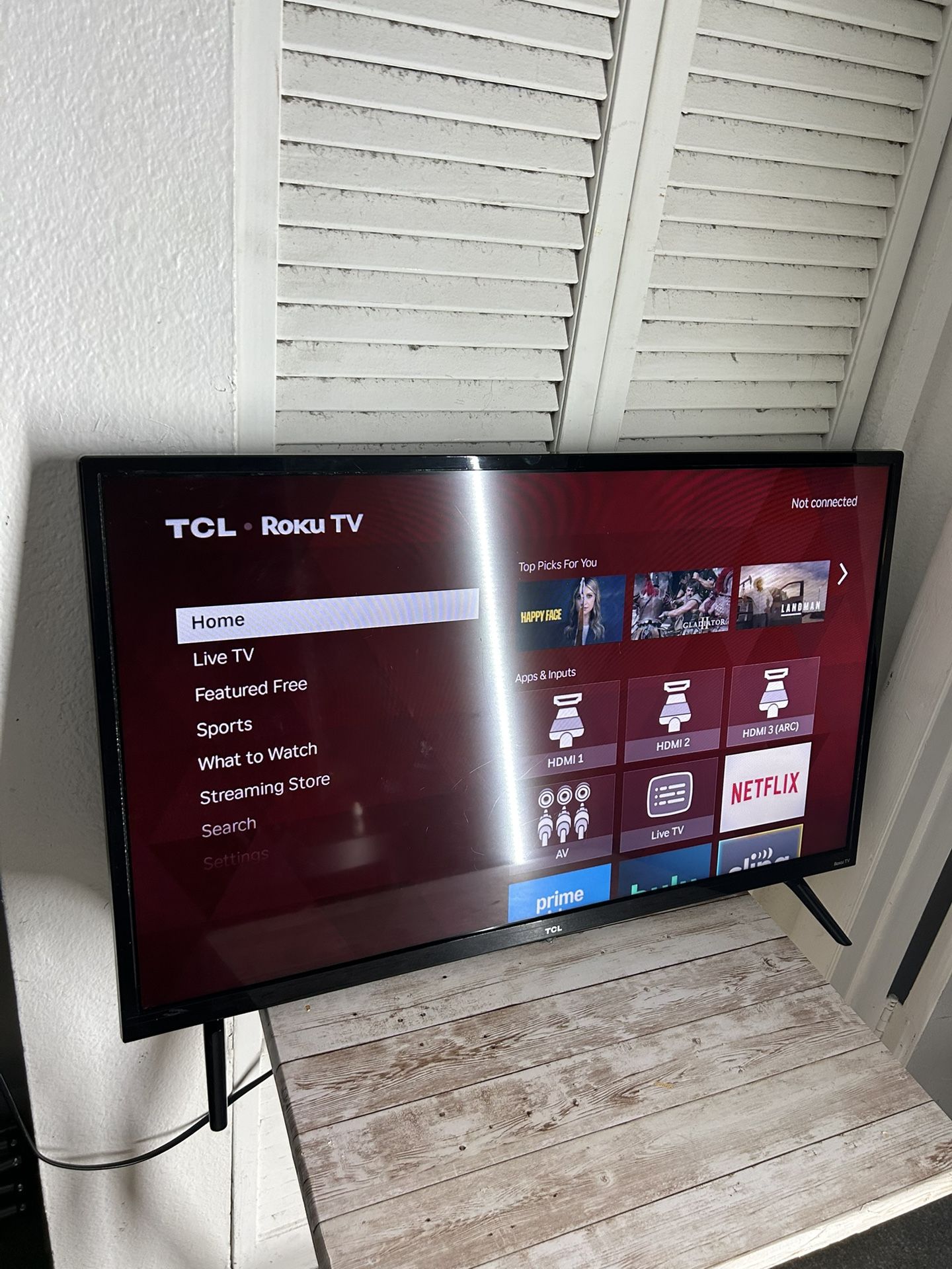 TCL 32” TV