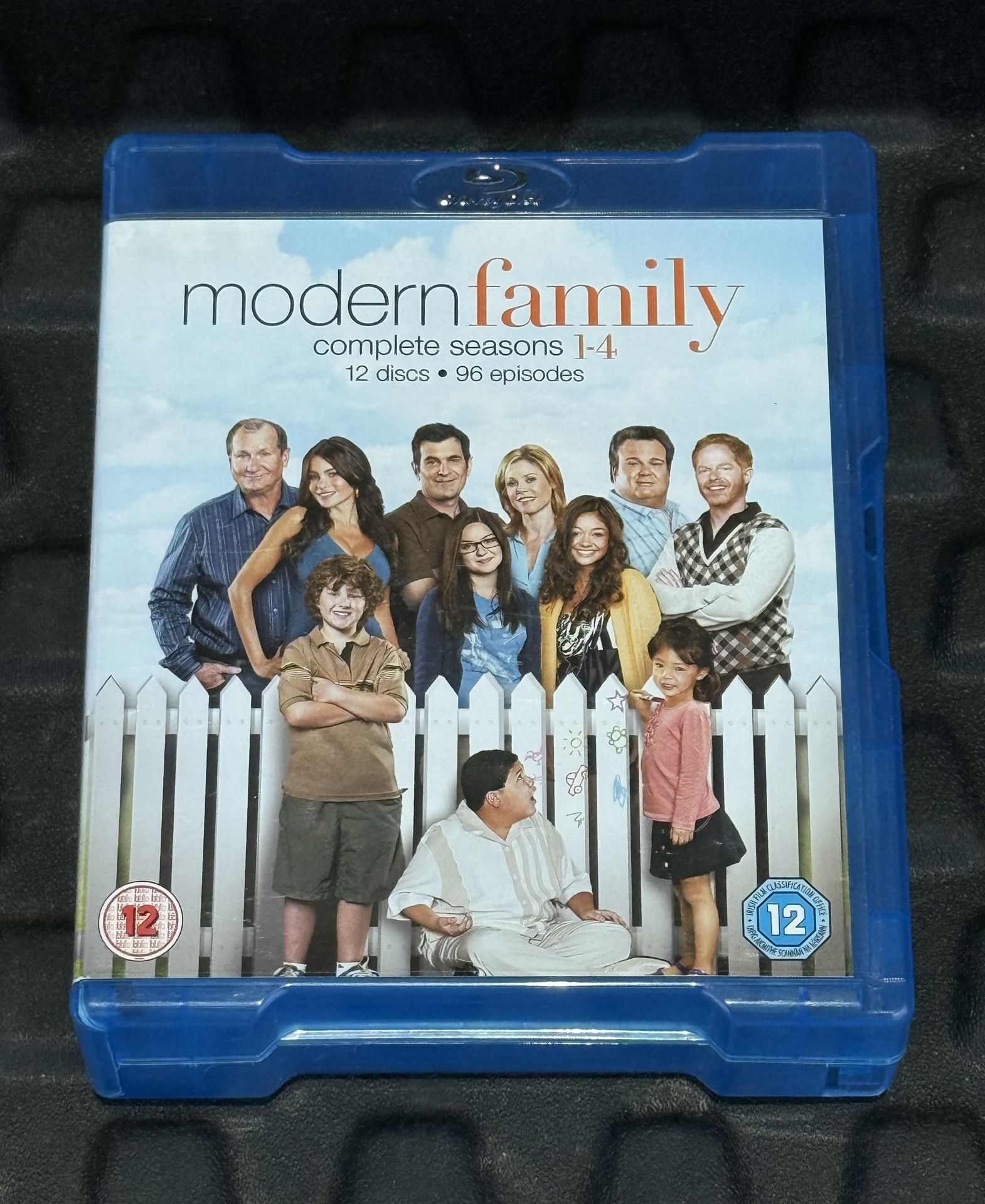 Modern Family: Complete Seasons 1-4 Blu-ray Excellent Condition!!!