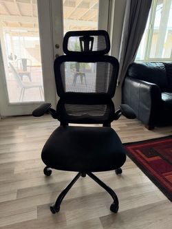 Black Mesh Ergonomic Office Chair