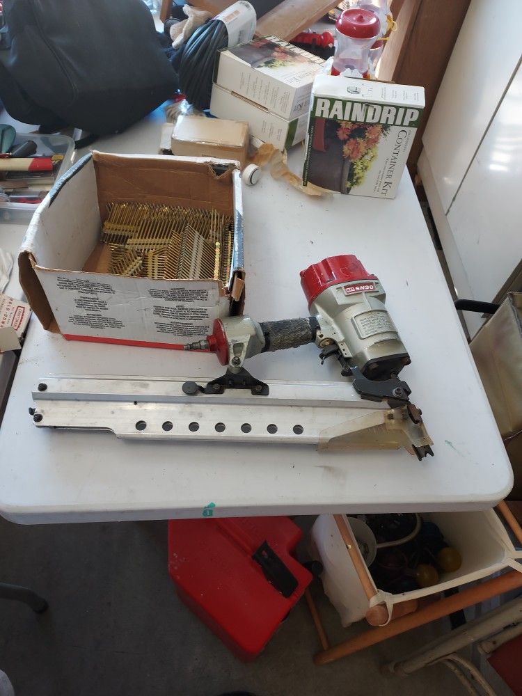 MAX SN90 NAIL GUN