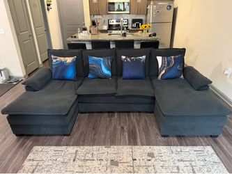 U shape couch // 4 seater // $400 OBO