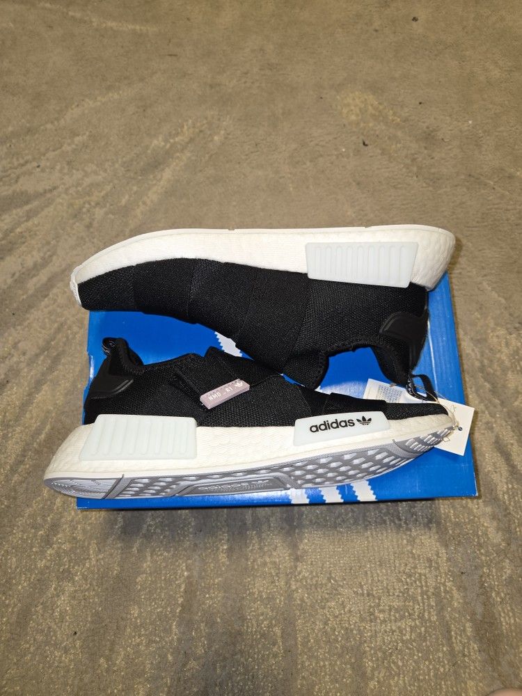 Adidas Black/White Sneaker Sz 8W