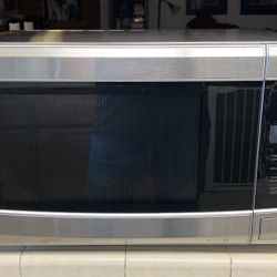 Frigidaire 1100 Watt Microwave 