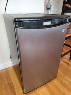 Danby designer mini fridge/ refrigerator