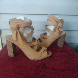 Vince Camuto suede leather cage zip up heels size 7M