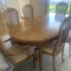 Thomasville Full Set - Dining table, China Cabinet & more!