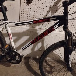 Trek 820 Mountain Bike