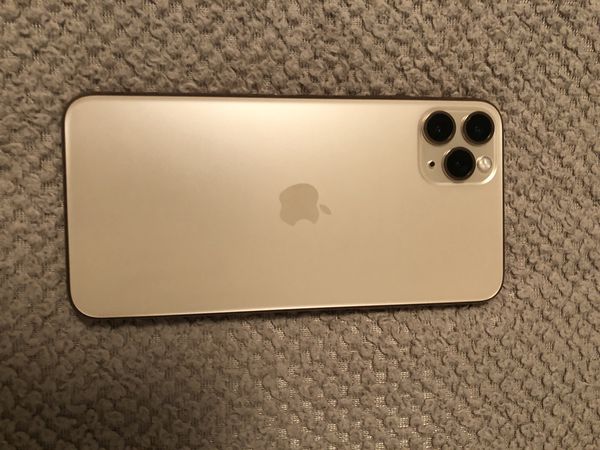 iPhone 11 Pro Max (CRACK SCREEN) for Sale in Kent, WA - OfferUp