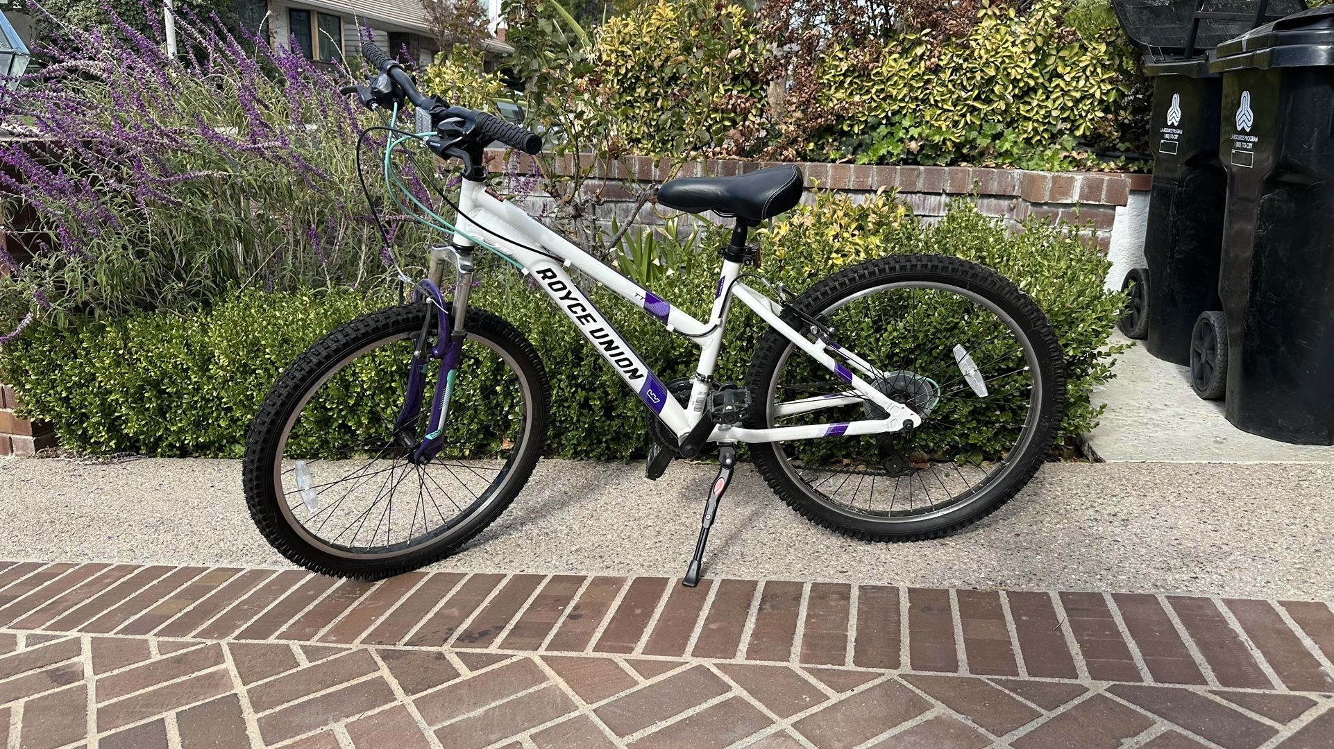 ROYCE UNION RTT 24" Womens 21-Speed Mountain Bike, 15 Inch Aluminum Frame, Trigger Shift, White