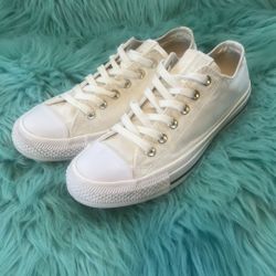 Like New Converse All Star Cream Low Tops Women’s Size 8