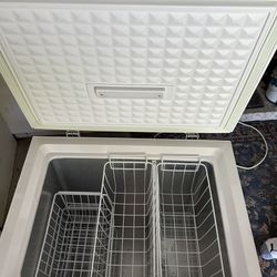 7 cu ft Chest Freezer