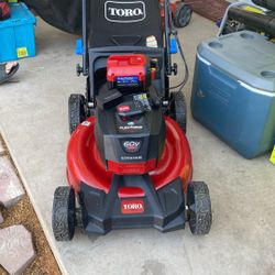 Toro Push Lawn Mower With Battery And Charger 