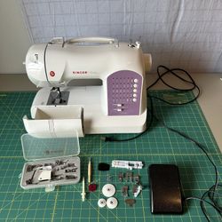 Singer Curvy Sewing Machine W/ Extension Table