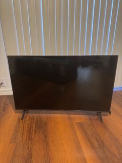 LG 43 Inch Class UQ8000 AUB series LED 4K UHD Smart webOS 22 w/ ThinQ AI TV