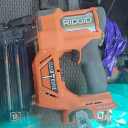 18 Gauge Finish Nailer Gun Baterie And Charger 