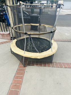 Trampolin para niños. Ubicación ‼️OJO CERCANA ‼️a 5 minutos de 14200 Van Nuys blvd Arleta Ca 91331