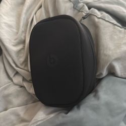 Beats Studio Pro ( black )* *PICK UP ONLY**