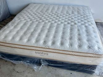 Like New! Saatva King Classic Luxury Firm Mattress - Delivery Available 