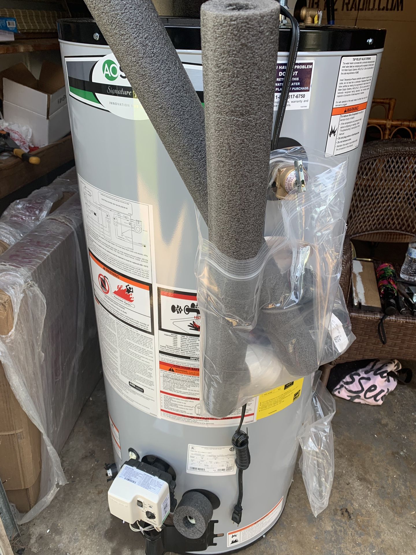 A.O. Smith Signature Premier 40-Gallon Short 6-year Limited 40000-BTU  Natural Gas Water Heater Item # 839890 Model # G6-PVS4040NV for Sale in  Mansfield, NJ - OfferUp