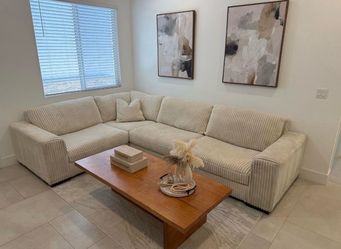 Modern Sectional Sofa - Like New - Must Pick Up Today