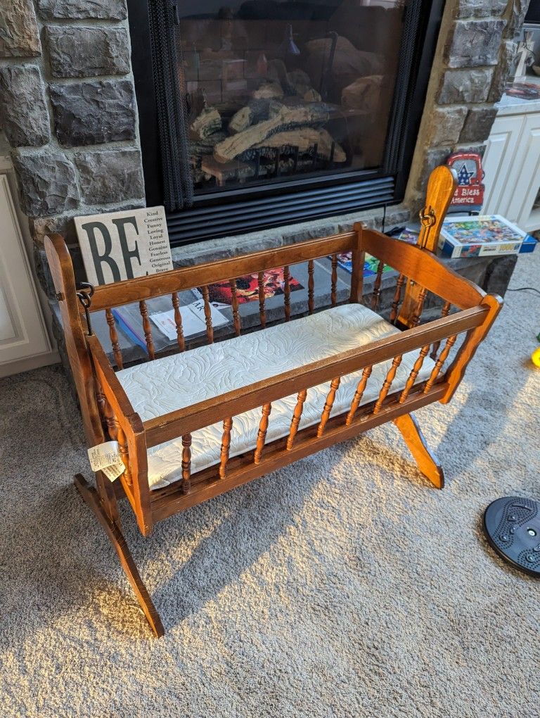 Nice Wooden Bassinet (Antique)