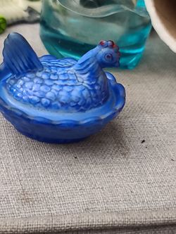 "Vintage Westmoreland blue Slag glass miniature 2.5" Hen on Nest Civered Dish"    45 cash