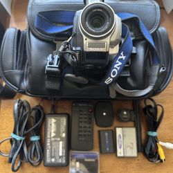 Vintage Sony Handycam DCR-TRV18 NTSC 120x Digital Zoom Mini DV Video Camcorder