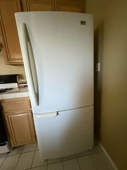 LG Refrigerator – Good Condition