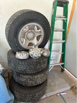 Dodge ram 2500 8 lug 265/70/17 discovery Cooper ATP 2 with TMPS